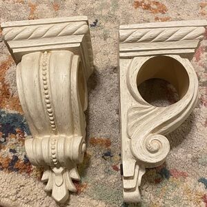 Elegant Cream Wall Corbels